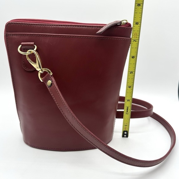 Scully Crossbody Bag Purse Red Leather Gold Metal Hardware Great Condition - Picture 15 of 16